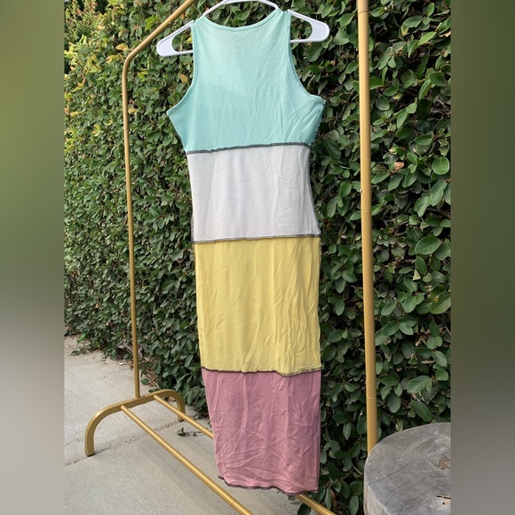 🌟 Papaya Color Block Dress 🌟 - Picture 2 of 3